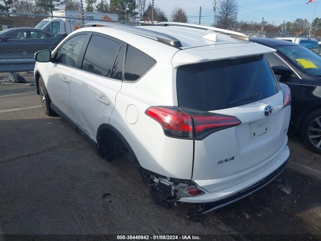 2018 TOYOTA RAV4 XLE VIN: JTMWFREV3JJ750277