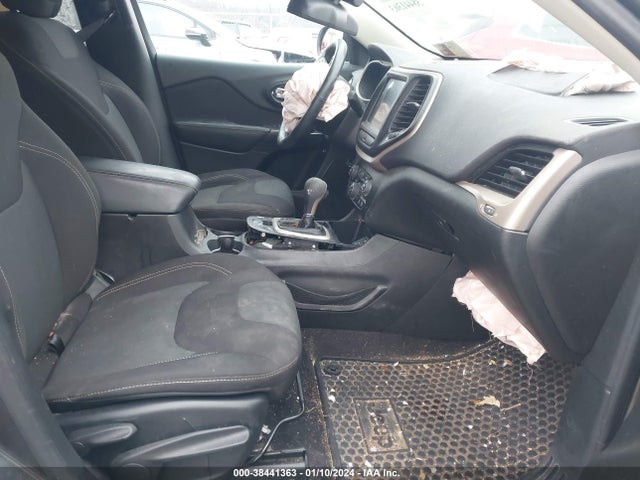 1C4PJLCSXHW554570 Jeep Cherokee Latitude Fwd