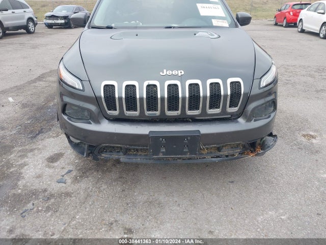 1C4PJLCSXHW554570 Jeep Cherokee Latitude Fwd