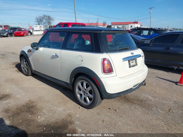 2008 MINI COOPER WMWMF33588TT64568 Photo 2