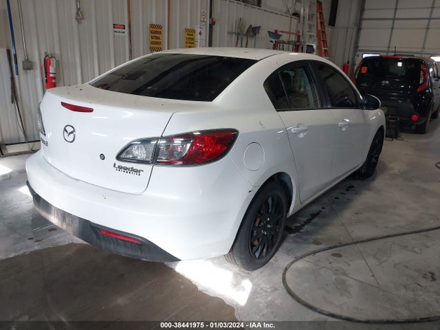 2011 MAZDA MAZDA3 I SPORT VIN: JM1BL1UF3B1379822