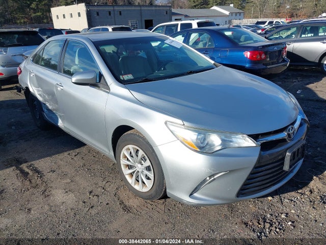 2015 Toyota Camry Le მანქანა იყიდება აუქციონზე, vin: 4T1BF1FKXFU900097, აუქციონის ნომერი: 38442065