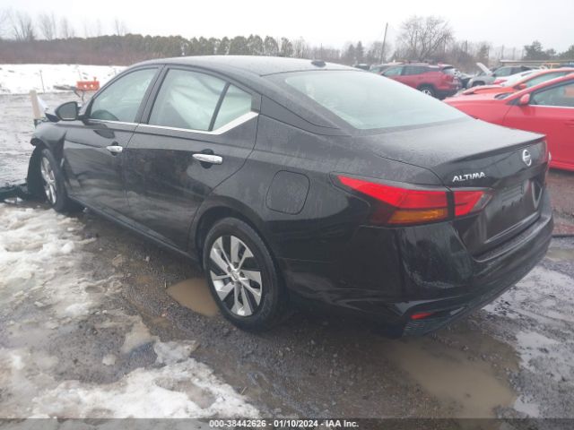 1N4BL4BVXLC157415 Nissan Altima S Fwd