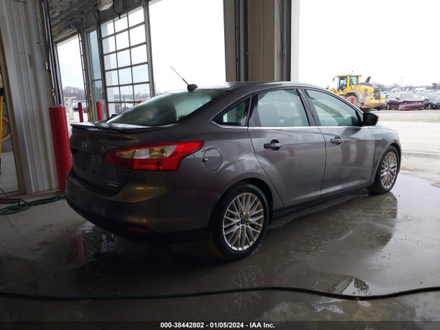 2014 FORD FOCUS TITANIUM VIN: 1FADP3J20EL413143