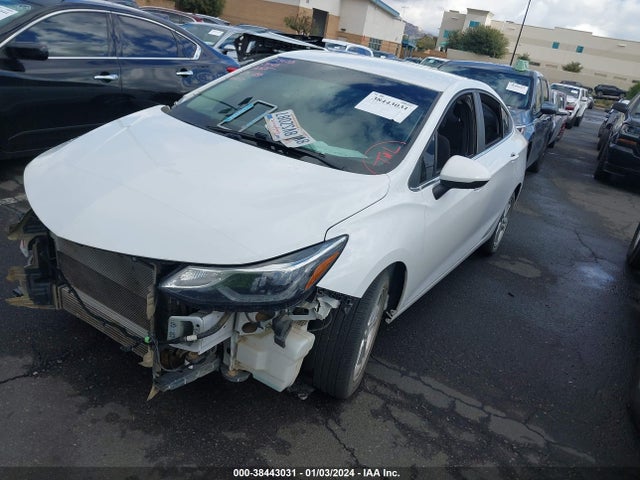 Chevrolet Cruze Lt Auto 2018 1G1BE5SM7J7102100 Image 2