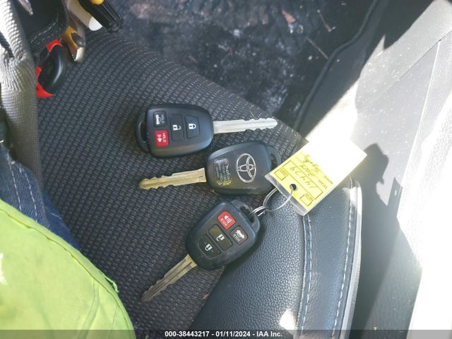 2014 TOYOTA COROLLA S PLUS VIN: 2T1BURHE2EC072185