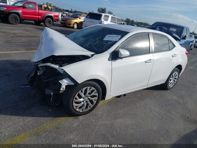 Toyota COROLLA LE 2019 5YFBURHE4KP946239 Image 2