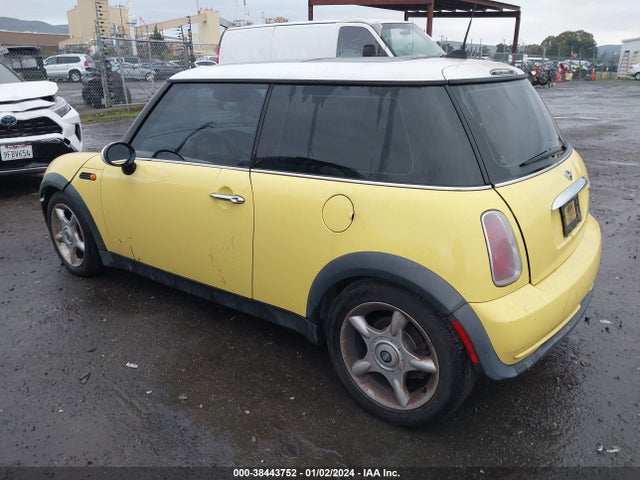2005 MINI COOPER WMWRC33455TJ63454 Photo 2