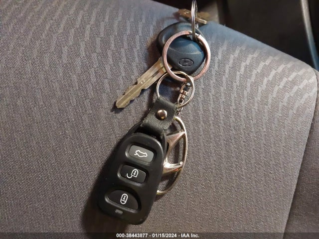 2015 HYUNDAI ELANTRA SE VIN: 5NPDH4AE2FH617651