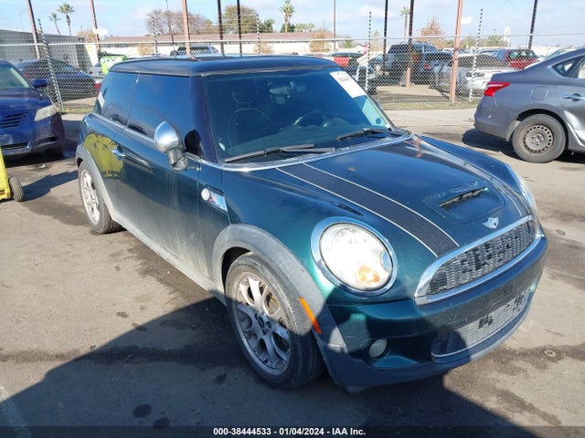 2007 MINI COOPER S WMWMF73557TT82502 Photo 0