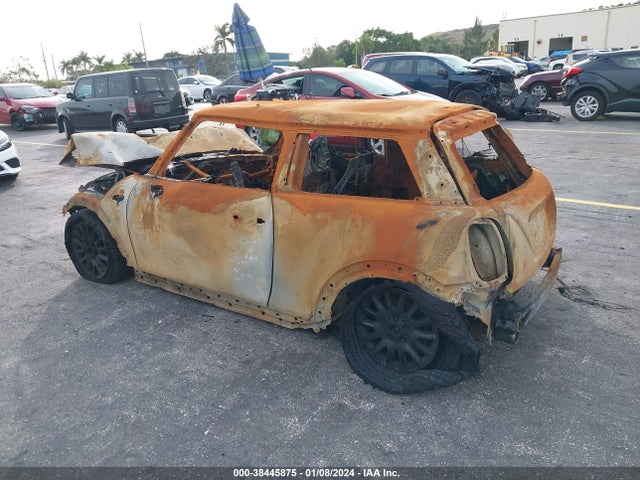 2016 MINI HARDTOP WMWXP5C59GT739839 Photo 2