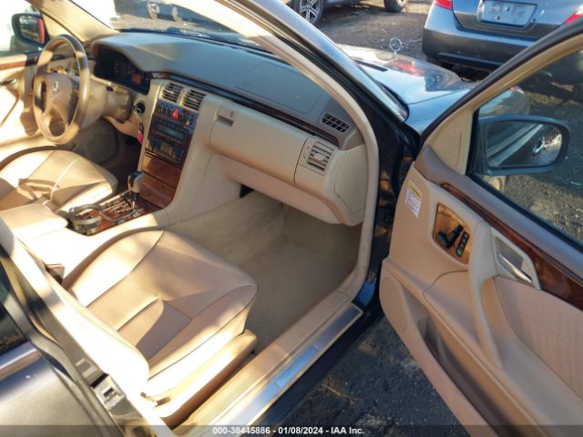2002 MERCEDES-BENZ E-CLASS WDBJF83J52X071788 Photo 4