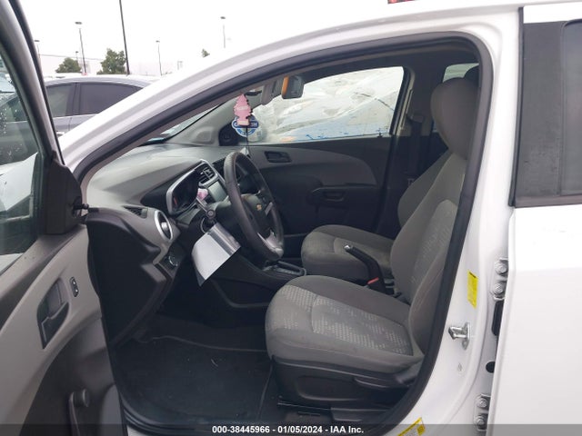 Chevrolet SONIC LS 2017 1G1JB5SH6H4148648 Image 5