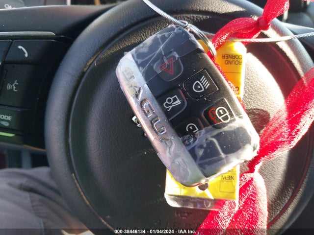 2017 JAGUAR XE SAJAR4BG0HA968084 Photo 10