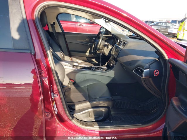 2017 JAGUAR XE SAJAR4BG0HA968084 Photo 4