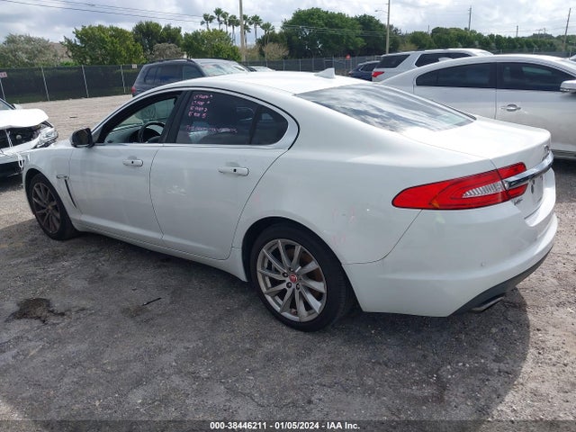 2015 JAGUAR XF SAJWA0FS6FPU86394 Photo 2