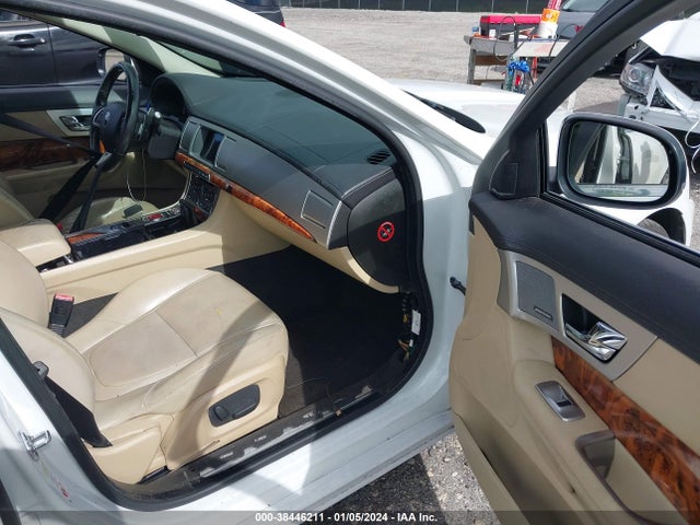 2015 JAGUAR XF SAJWA0FS6FPU86394 Photo 4