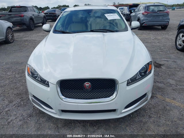 2015 JAGUAR XF SAJWA0FS6FPU86394 Photo 5