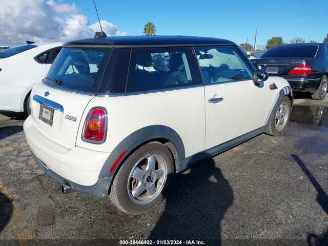 2009 MINI COOPER WMWMF33519TT69385 Photo 3