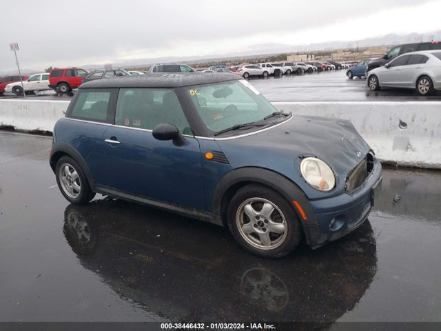 2010 MINI COOPER WMWMF3C55ATZ62641 Photo 0