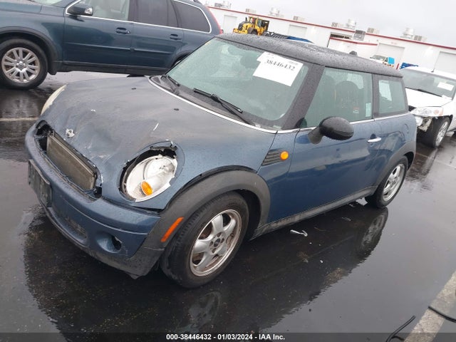 2010 MINI COOPER WMWMF3C55ATZ62641 Photo 1