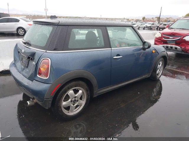2010 MINI COOPER WMWMF3C55ATZ62641 Photo 3