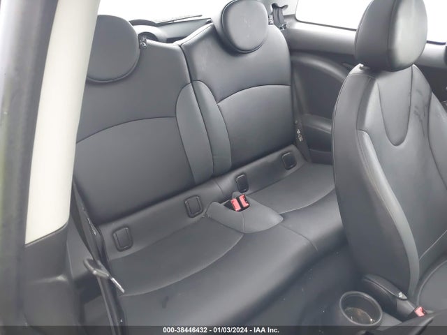 2010 MINI COOPER WMWMF3C55ATZ62641 Photo 7