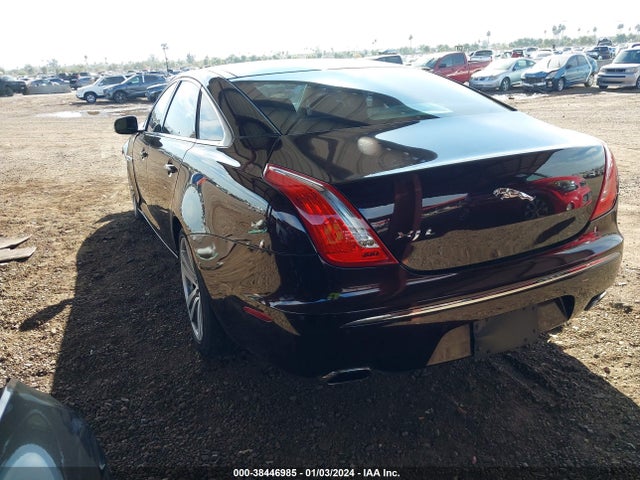 2011 JAGUAR XJ SAJWA2GB5BLV16724 Photo 2
