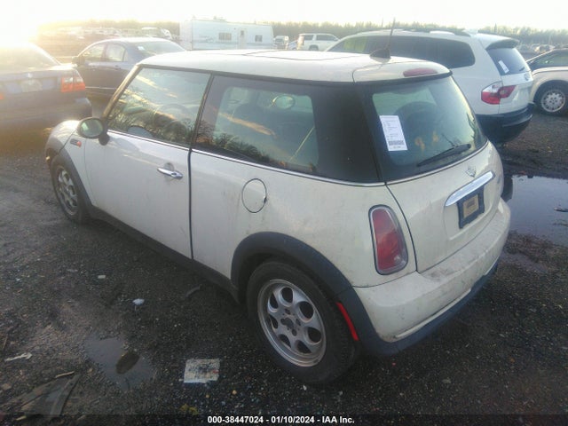 2005 MINI COOPER WMWRC33545TK61125 Photo 2