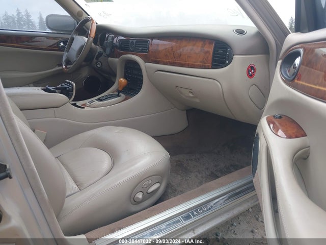 2001 JAGUAR XJ SAJDA25B51MF22853 Photo 4