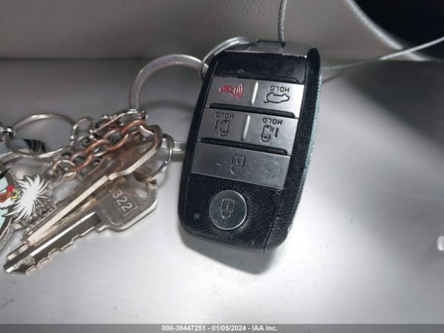 KNDMC5C15J6376217 KIA SEDONA EX