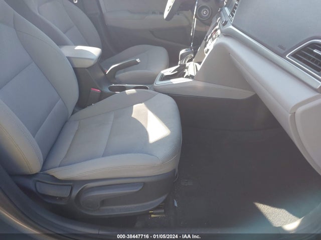 2018 HYUNDAI ELANTRA SEL VIN: 5NPD84LF8JH331334