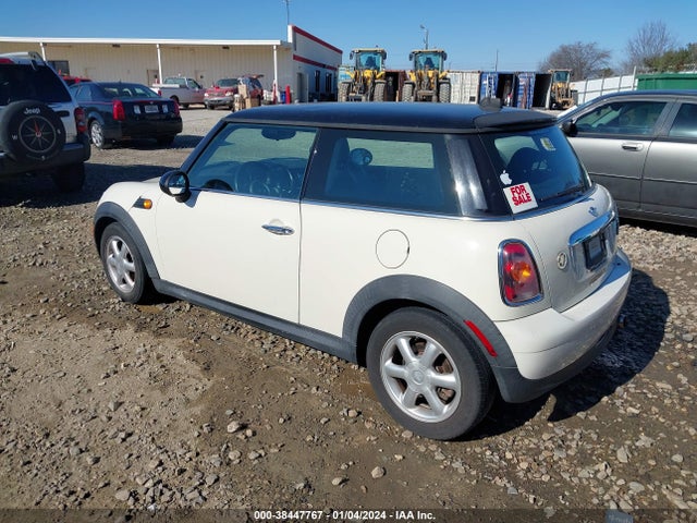2009 MINI COOPER WMWMF33509TU70420 Photo 2
