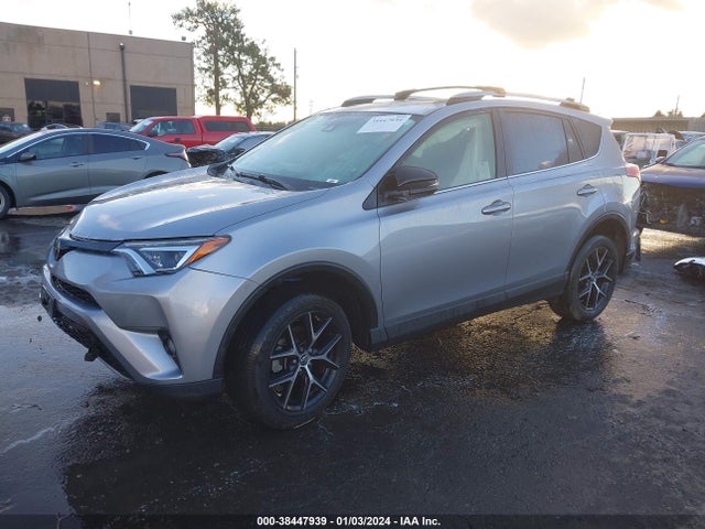 2018 TOYOTA RAV4 SE VIN: JTMNFREV0JD118945
