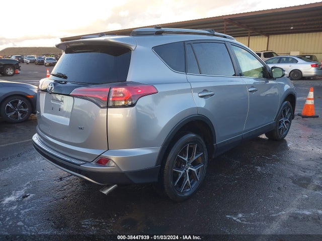 2018 TOYOTA RAV4 SE VIN: JTMNFREV0JD118945