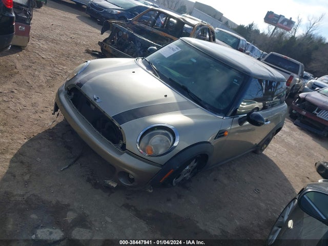2011 MINI COOPER WMWSU3C56BTX96533 Photo 1