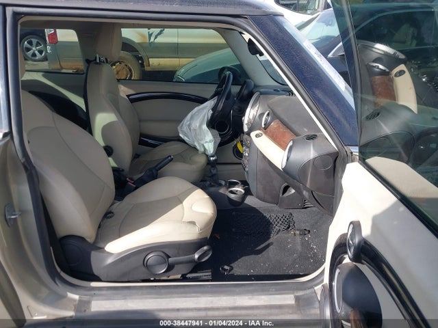 2011 MINI COOPER WMWSU3C56BTX96533 Photo 4