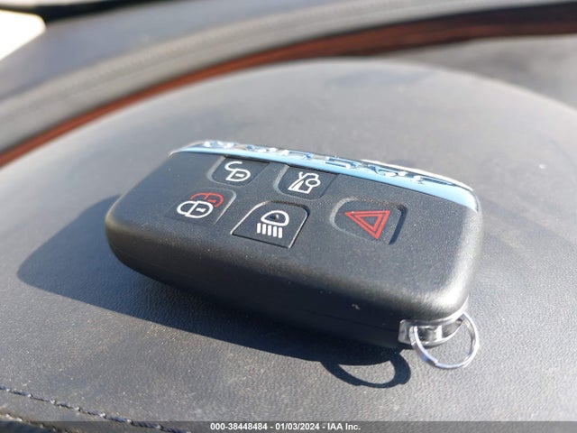 2011 JAGUAR XJ SAJWA2GE8BMV01980 Photo 10