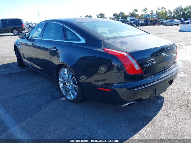 2011 JAGUAR XJ SAJWA2GE8BMV01980 Photo 2