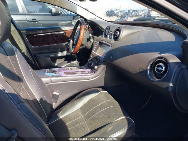 2011 JAGUAR XJ SAJWA2GE8BMV01980 Photo 4