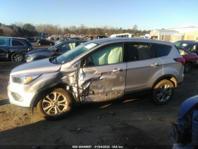 1FMCU9GD3KUB09560 Ford ESCAPE SE