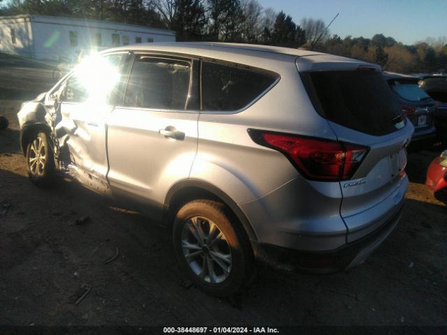 1FMCU9GD3KUB09560 Ford ESCAPE SE