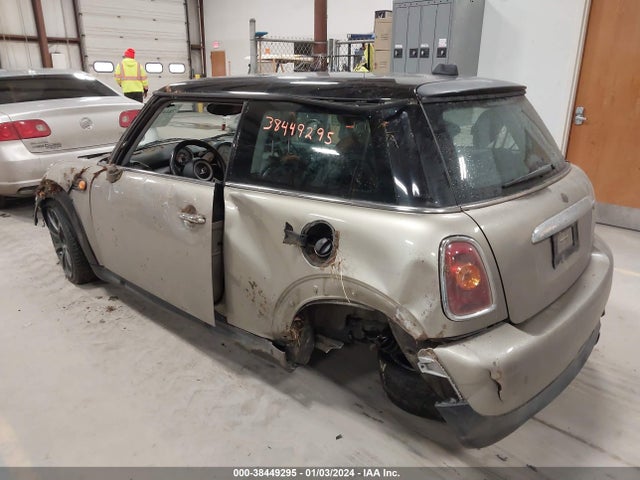 2009 MINI COOPER WMWMF33529TW75057 Photo 2