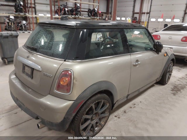 2009 MINI COOPER WMWMF33529TW75057 Photo 3