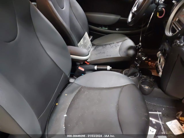 2009 MINI COOPER WMWMF33529TW75057 Photo 4