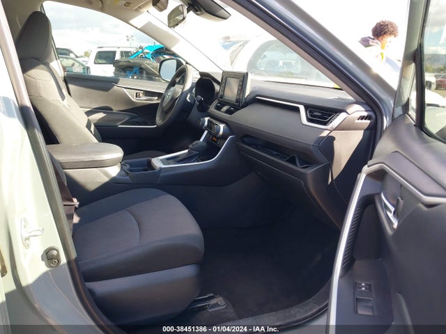 2019 TOYOTA RAV4 XLE VIN: 2T3W1RFV0KC032297