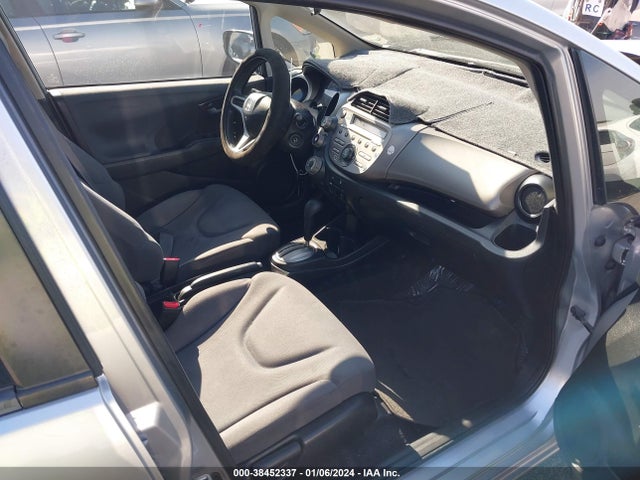 2013 HONDA FIT VIN: JHMGE8H3XDC064837