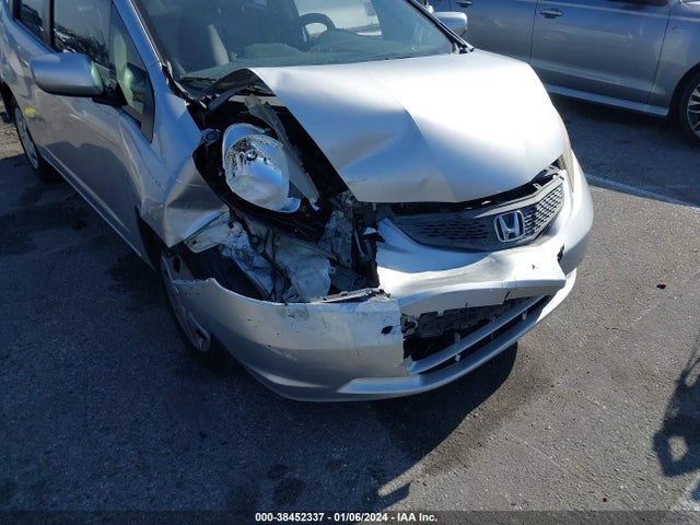 2013 HONDA FIT VIN: JHMGE8H3XDC064837