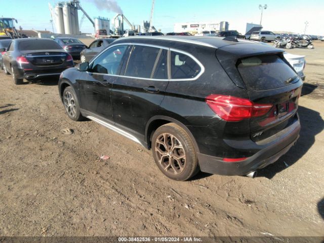 2022 BMW X1 WBXJG9C05N5V04394 Photo 2