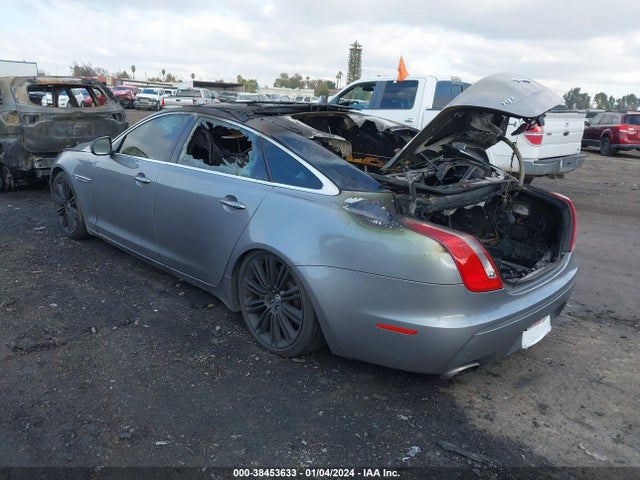 2012 JAGUAR XJ SAJWA2GE0CMV29905 Photo 2